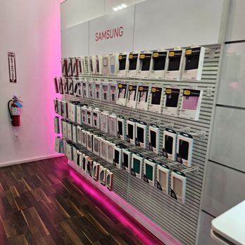 T-Mobile - Samsung cases - Electronics Near Me - Glendale, California
