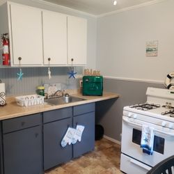 The Rose Resort and Event Center - The Rose Resort and Event Center Kitchen area in suite.