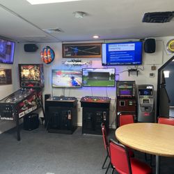 Lucky's Pub - Games