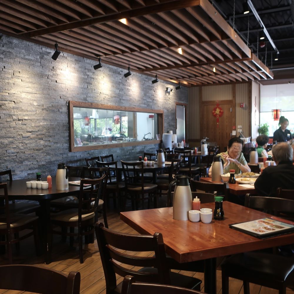 Yu's Mandarin - View of the main dining space and open kitchen window. - Chinese Near Me - Wheeling, Illinois