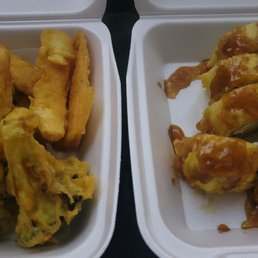 Broccoli ans carrot tempura and Crunchy Philadelphia roll with unagi sauce. Broccoli ans carrot tempura and Crunchy Philadelphia roll with unagi sauce.