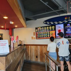 Teddy's Bigger Burgers - Hawaii Kai - Inside