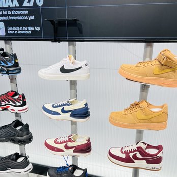 Nike - Bellevue - Shoe Stores Near Me - Bellevue, Washington