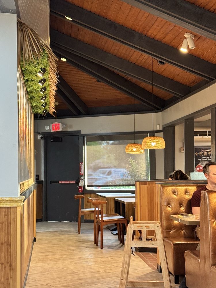 Ji Bei Chuan Authentic Asian Noodles — interior