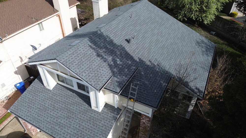 Slide of Gomez Diaz Roofing