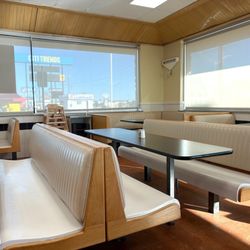 Braum's - Interior - February 2026