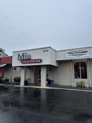 Mia Cafe and Wine Bar by null