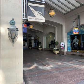 Prospectacles - Walkway to get to Prospectacles - Optometrists Near Me - Palo Alto, California