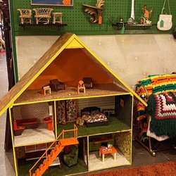 GasLamp Antiques & Decorating Mall
