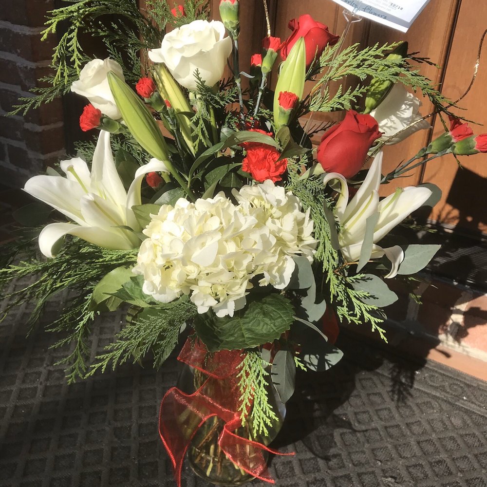 Darling Flowers - Fresh cut, seasonal arrangement at doorstep - Florists Near Me - Olive Branch, Mississippi Darling Flowers - Fresh cut, seasonal arrangement at doorstep - Florists Near Me - Olive Branch, Mississippi