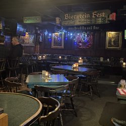 Red Lion Tavern - Downstairs dining room décor.