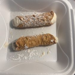Gianni's Pizza - Cannolis