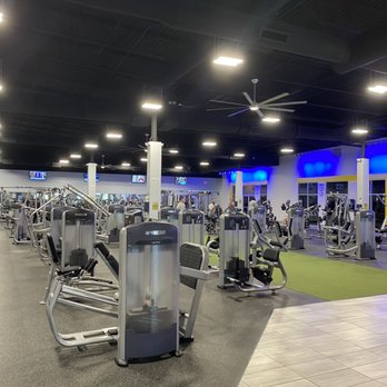 Gold's Gym - Main floor Jim - Gyms Near Me - Daytona Beach, Florida Gold's Gym - Main floor Jim - Gyms Near Me - Daytona Beach, Florida