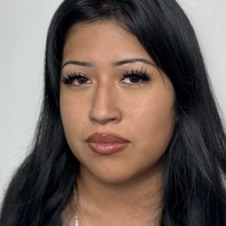 Yessi’s Beauty Studio - Voluminous lashes