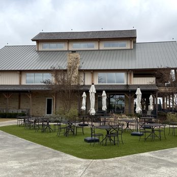Augusta Vin Winery - Membership club house - Wine Tasting Room Near Me - Fredericksburg, Texas