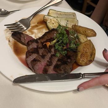 Duner's Restaurant - Grilled Marinated Flank Steak - New American Near Me - Charlottesville, Virginia