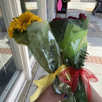 Bunches - Sunflower bunch & rose bunch - Florists Near Me - Los Gatos, California Bunches - Sunflower bunch & rose bunch - Florists Near Me - Los Gatos, California