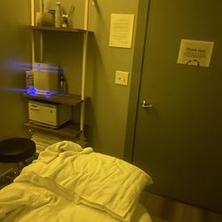 Cloud 9 Foot Spa Pearland - Single spa room