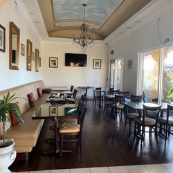 Neno's Ristorante Italiano - Interior (there is also another larger area in addition to this wing).