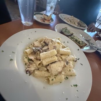 Natalino Italian Restaurant - Smoked Chicken Rigatoni Rigatoni pasta with smoked hickory chicken with Alfredo sauce. - Italian Near Me - Phoenix, Arizona Natalino Italian Restaurant - Smoked Chicken Rigatoni Rigatoni pasta with smoked hickory chicken with Alfredo sauce. - Italian Near Me - Phoenix, Arizona