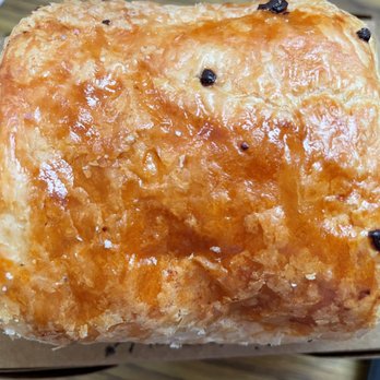 Urth Caffé-Pasadena - Chocolate Croissant - Cafes Near Me - Pasadena, California