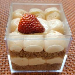 Gâteau en Tasse Strawberry - Not good. It was some strawberry cheesecake flavor filling and the cake was too soft and crumbly. Gâteau en Tasse Strawberry - Not good. It was some strawberry cheesecake flavor filling and the cake was too soft and crumbly.