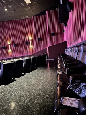 Cinemark Century North Hollywood and XD by null