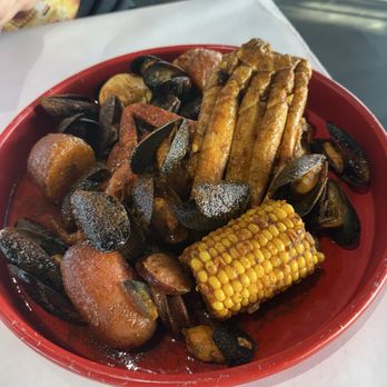 Shell Shack - Mussels,  Snow Crab, potatoes, sausage, corn - Seafood Near Me - Fort Worth, Texas