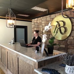 Avanti Body - Vacaville - Front lobby. All appointments are scheduled in our client auto reminder system