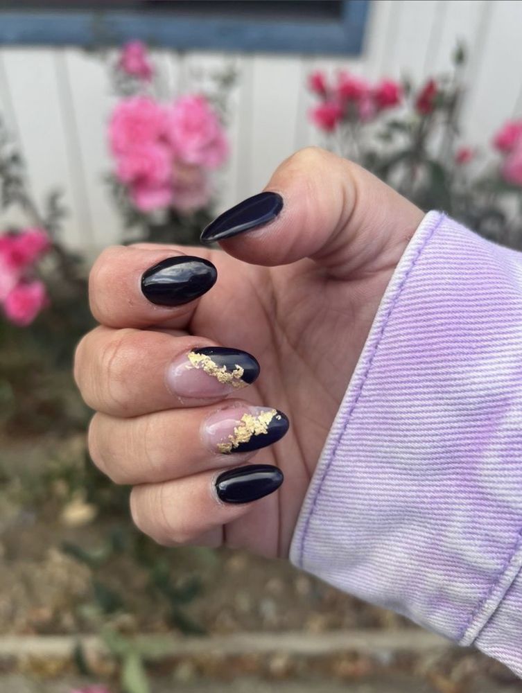Nails By Mina Logo