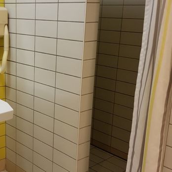 Dom Hotel - Dusche im Schwimmbad - Hotels Near Me - Augsburg, BY