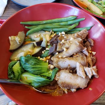 Qsina 8 - Kare Kare with Bagnet. Scrumptious! And yes, they serve it with bagoong! - Noodles Near Me - Union, New Jersey Qsina 8 - Kare Kare with Bagnet. Scrumptious! And yes, they serve it with bagoong! - Noodles Near Me - Union, New Jersey