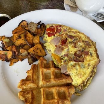 Fresh First - Western Omelet - Eggs, cheese, turkey bacon, red peppers, avocado, and onions - Gluten-Free Near Me - Fort Lauderdale, Florida