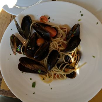 Ai Garzoti - Spaghetti w muscles and cherry tomatoes. - Seafood Near Me - Venezia, VE Ai Garzoti - Spaghetti w muscles and cherry tomatoes. - Seafood Near Me - Venezia, VE