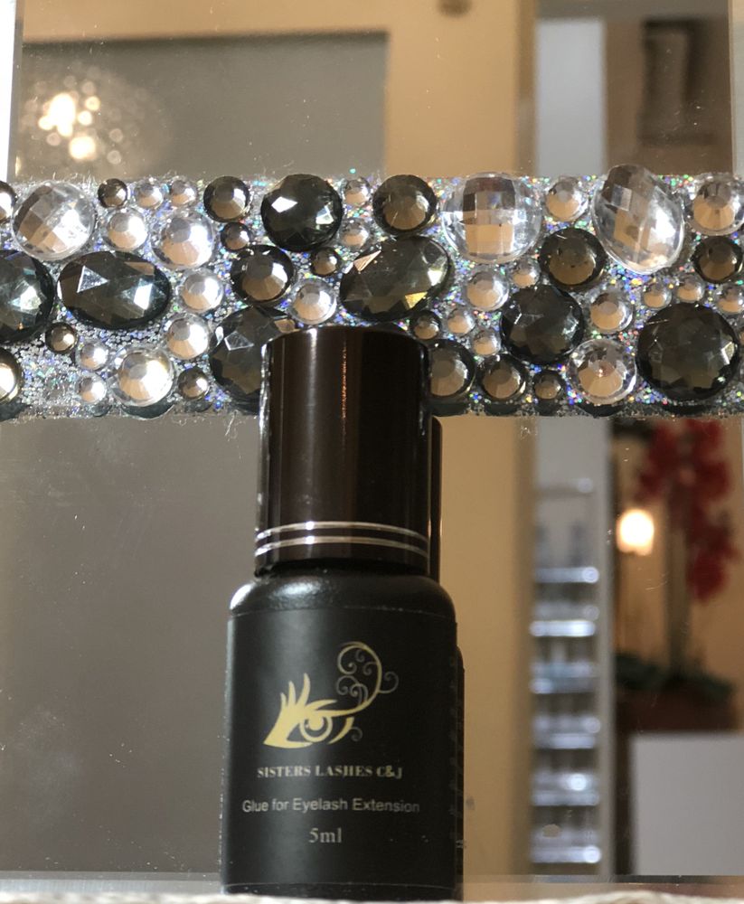 Julie Mai - Pinnacle Nails & Lash Logo