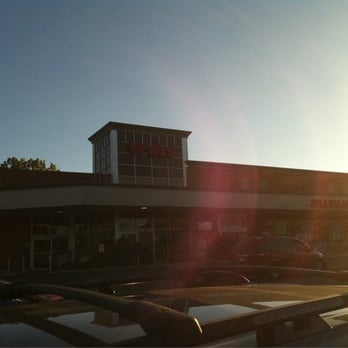 Weis Markets - the sun setting in the background - Grocery Near Me - Dover, Pennsylvania
