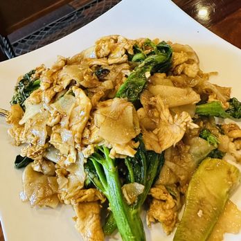 Lucki Thai - pad see ew - Thai Near Me - Las Vegas, Nevada Lucki Thai - pad see ew - Thai Near Me - Las Vegas, Nevada