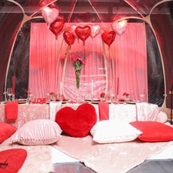 Luxe Picnic Company - Galentine's Picnic in a bubble