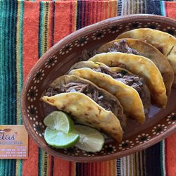Tres Cazuelas Taqueria - Tacos de Barbacoa