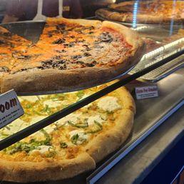 Vito's Slices and Ices - NY-style Mushrooom Pizza Vito's Slices and Ices - NY-style Mushrooom Pizza