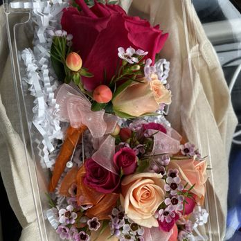 Swenson and Silacci Flowers - Corsage and boutonnière - Florists Near Me - Salinas, California Swenson and Silacci Flowers - Corsage and boutonnière - Florists Near Me - Salinas, California