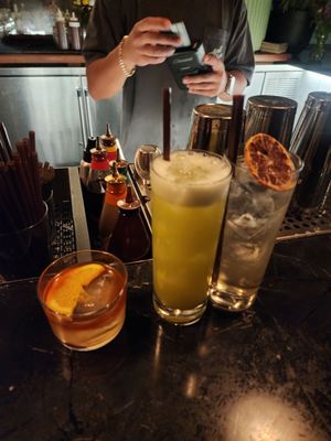 Bar April Jean by null