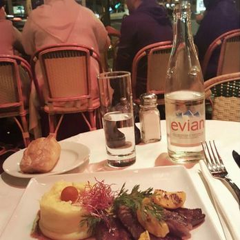 Les Deux Magots - Magret de canard à l’orange (Orange Duck Breast) with a side of Mashed Potatoes - French Near Me - Paris, 75 Les Deux Magots - Magret de canard à l’orange (Orange Duck Breast) with a side of Mashed Potatoes - French Near Me - Paris, 75