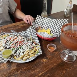Taqueria El Limon - Asada fries, modelo michelada,