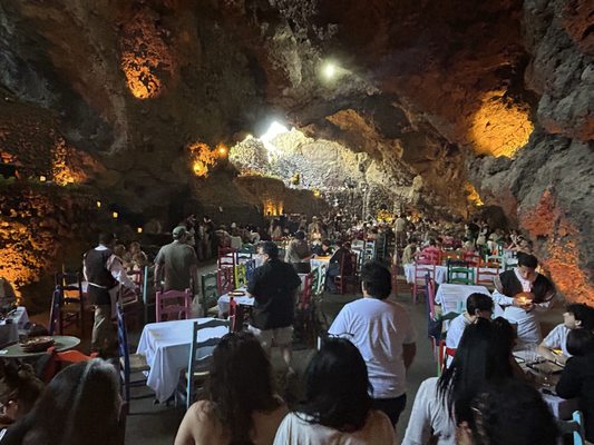 La Cueva Teotihuacán by null