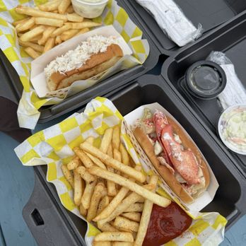 Karen's Hideaway - Lobster roll and crab roll - Seafood Near Me - Boothbay, Maine