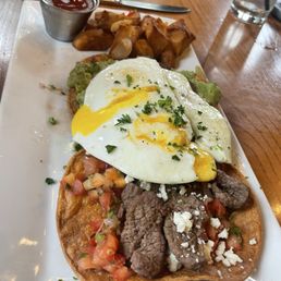 Cane Y Huevos Rancheros