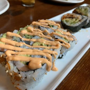 Umi Sake House - Spicy salmon roll (happy hour edition) - Sushi Bars Near Me - Seattle, Washington