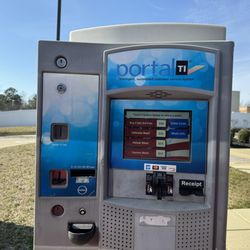 Speedy Clean Car Wash - The machine that is robbing folks.