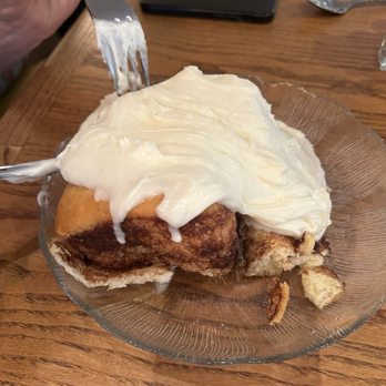 Wheatfields Eatery and Bakery - Cinnamon roll - American Near Me - Omaha, Nebraska